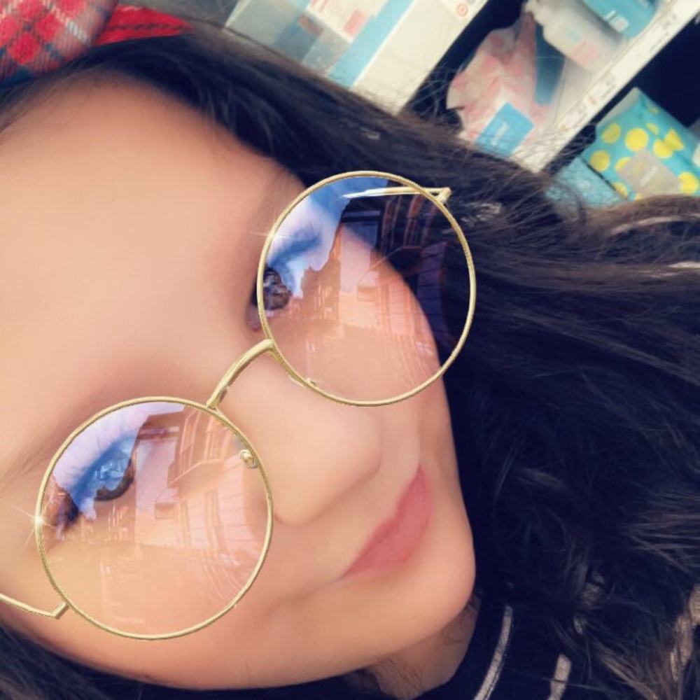 Meet your Posher, Shshelly